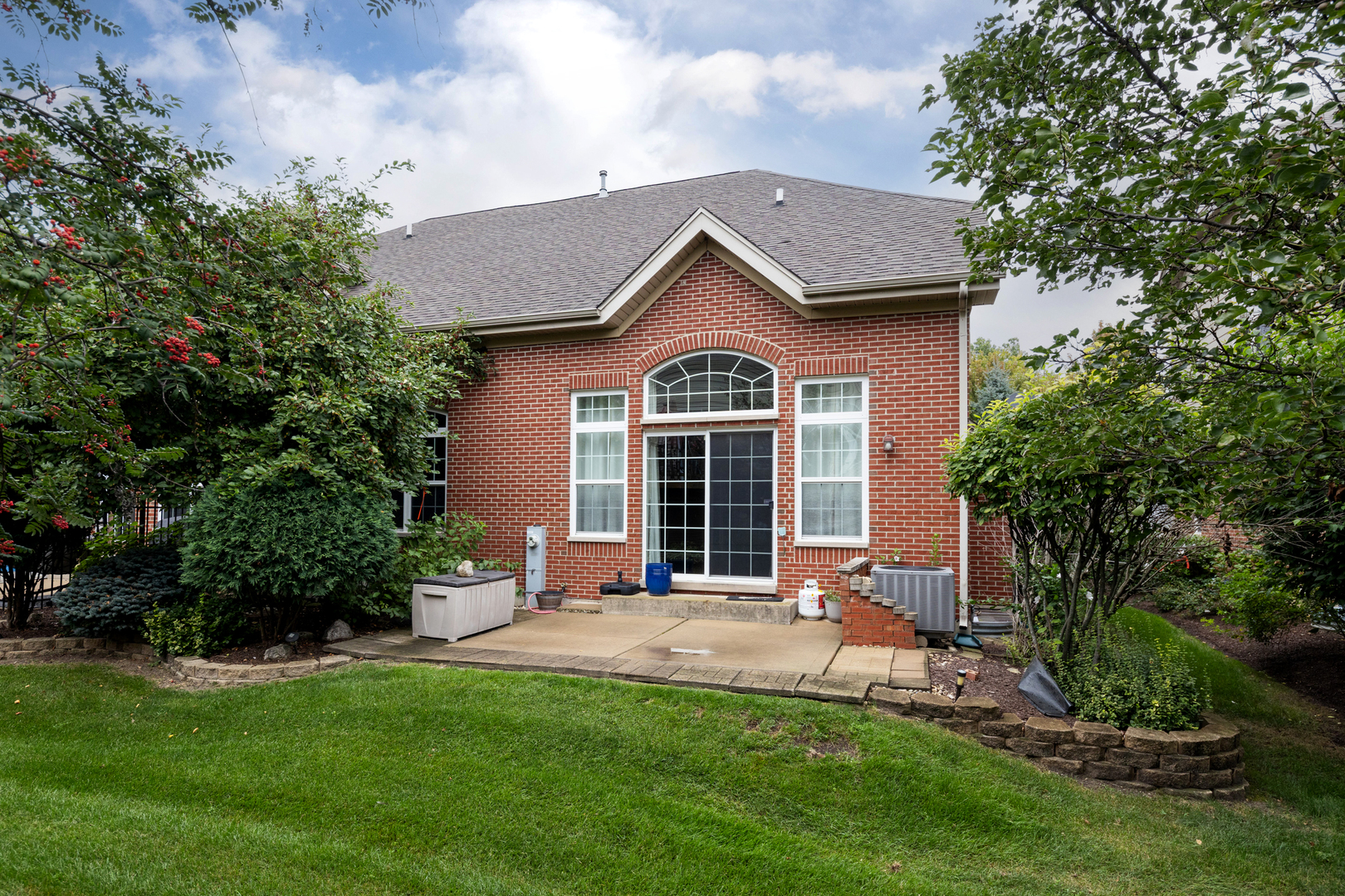 2559 Cedar Hill Lane, Woodridge, IL 60517