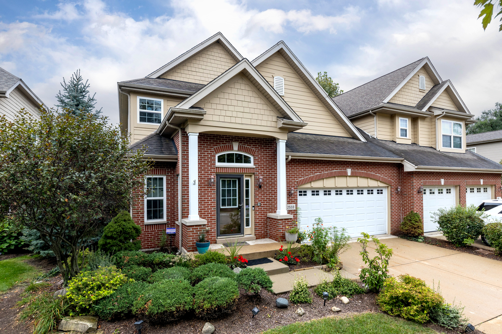 2559 Cedar Hill Lane, Woodridge, IL 60517