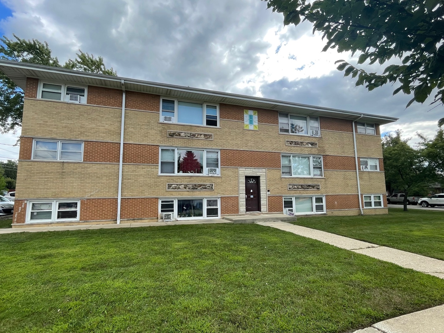 569 VALERIE Lane, Addison, IL 60101