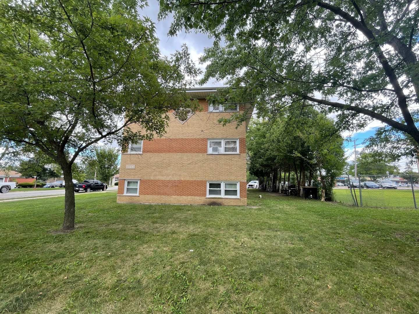 569 VALERIE Lane, Addison, IL 60101