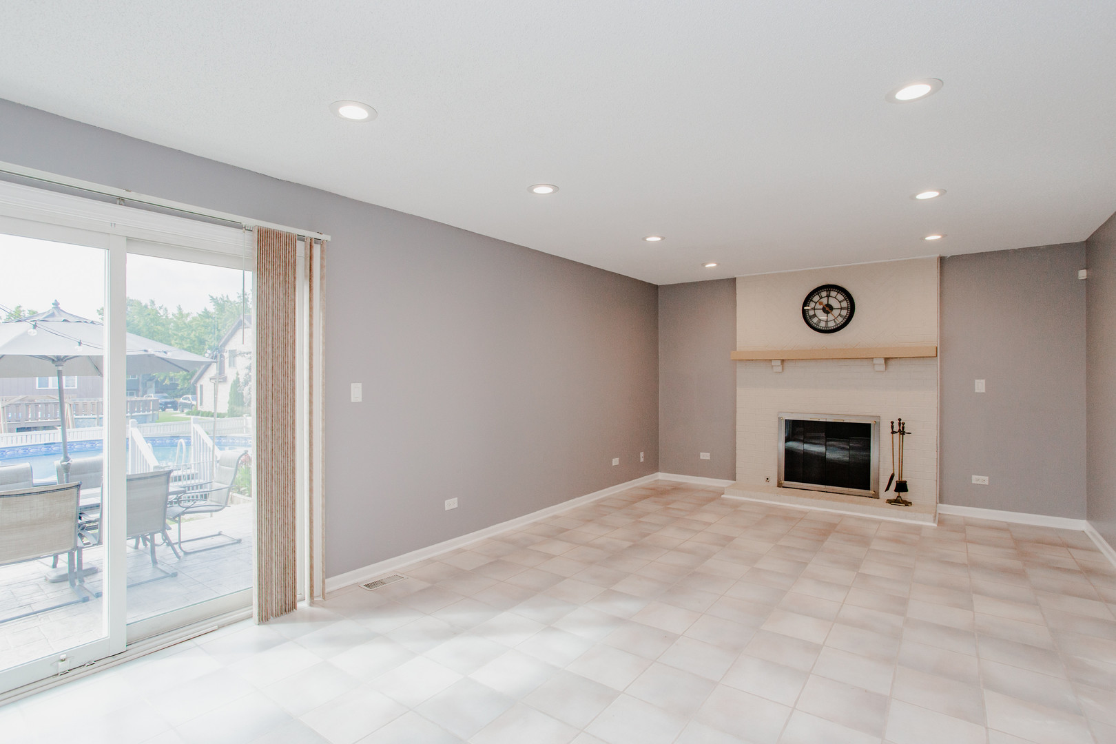 207 Schreiber Avenue, Roselle, IL 60172