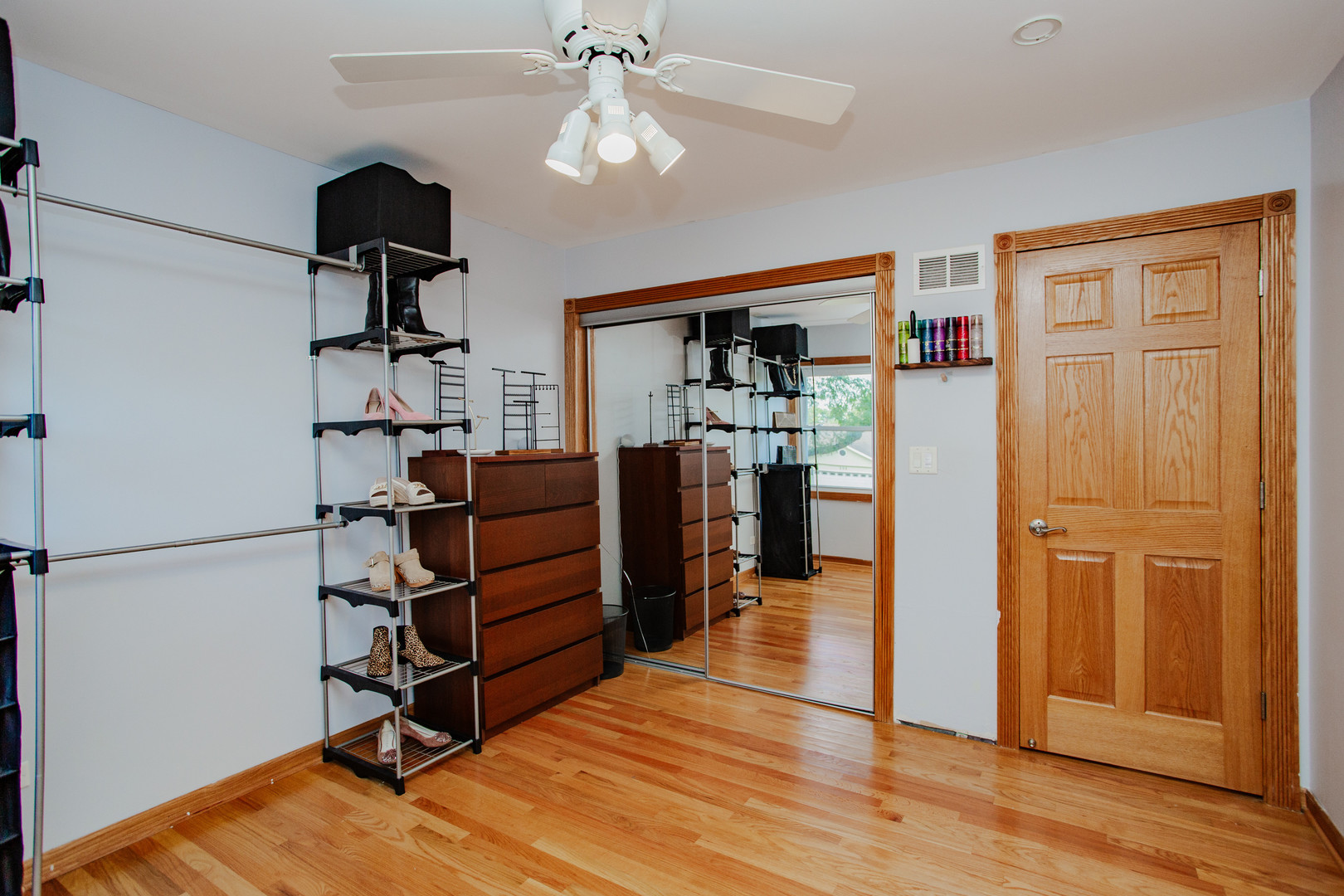 207 Schreiber Avenue, Roselle, IL 60172