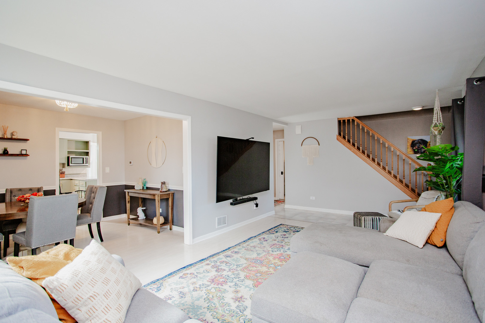 207 Schreiber Avenue, Roselle, IL 60172