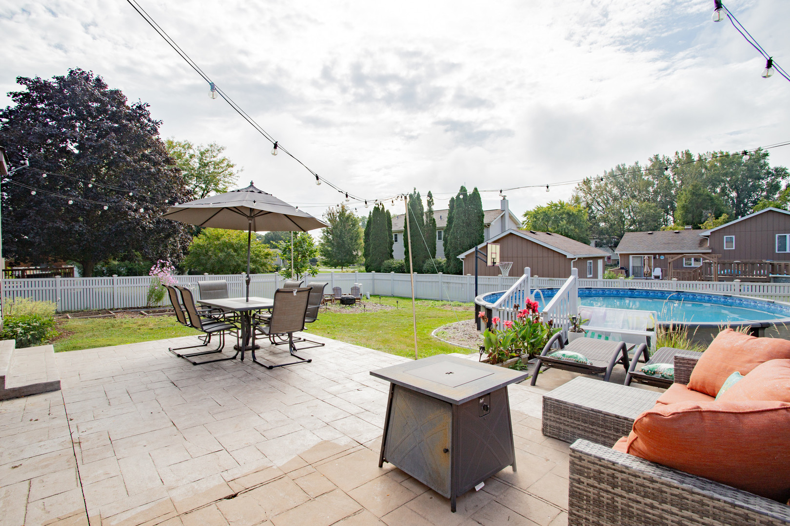 207 Schreiber Avenue, Roselle, IL 60172