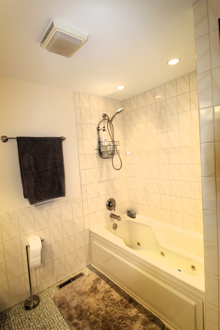 36763 N Belle Plaine Avenue, Waukegan, IL 60087