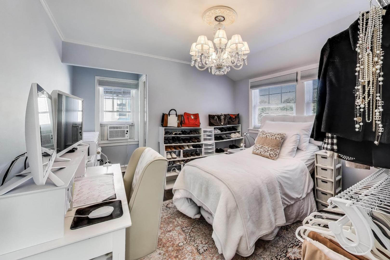 7246 W Ibsen Street, Chicago, IL 60631