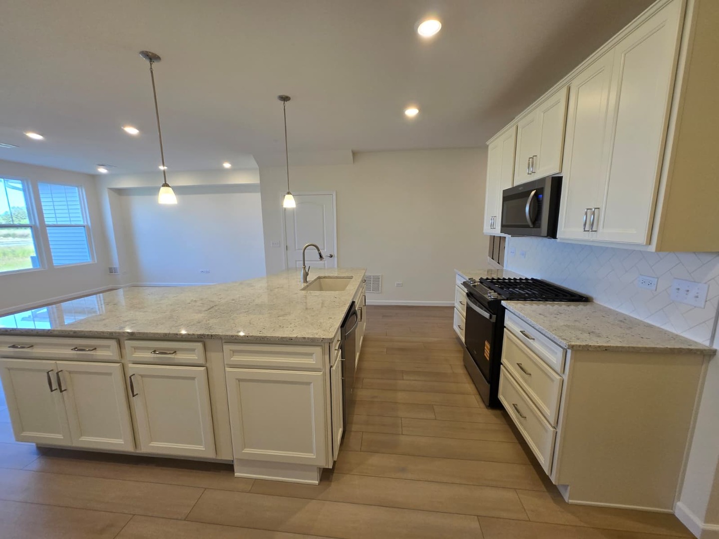 668 Switchgrass Way #58004, Bolingbrook, IL 60490