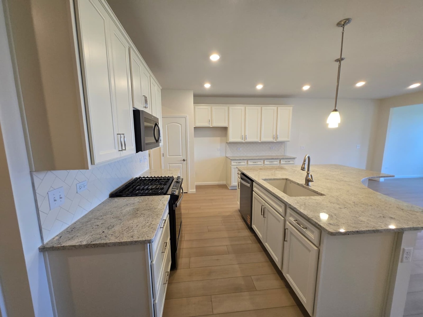 668 Switchgrass Way #58004, Bolingbrook, IL 60490