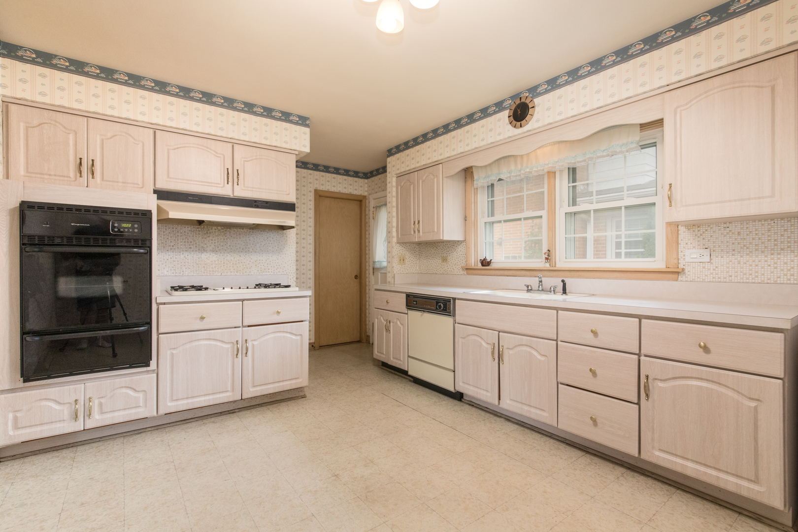 8560 W Winona Street, Chicago, IL 60656