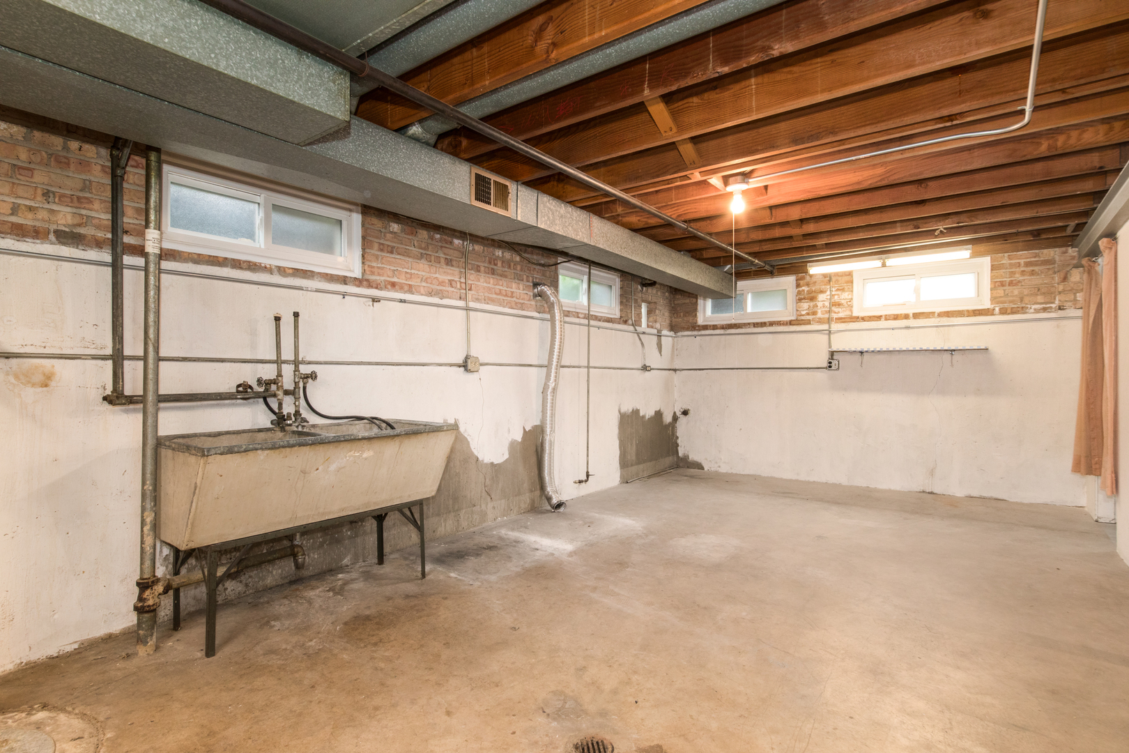 8560 W Winona Street, Chicago, IL 60656