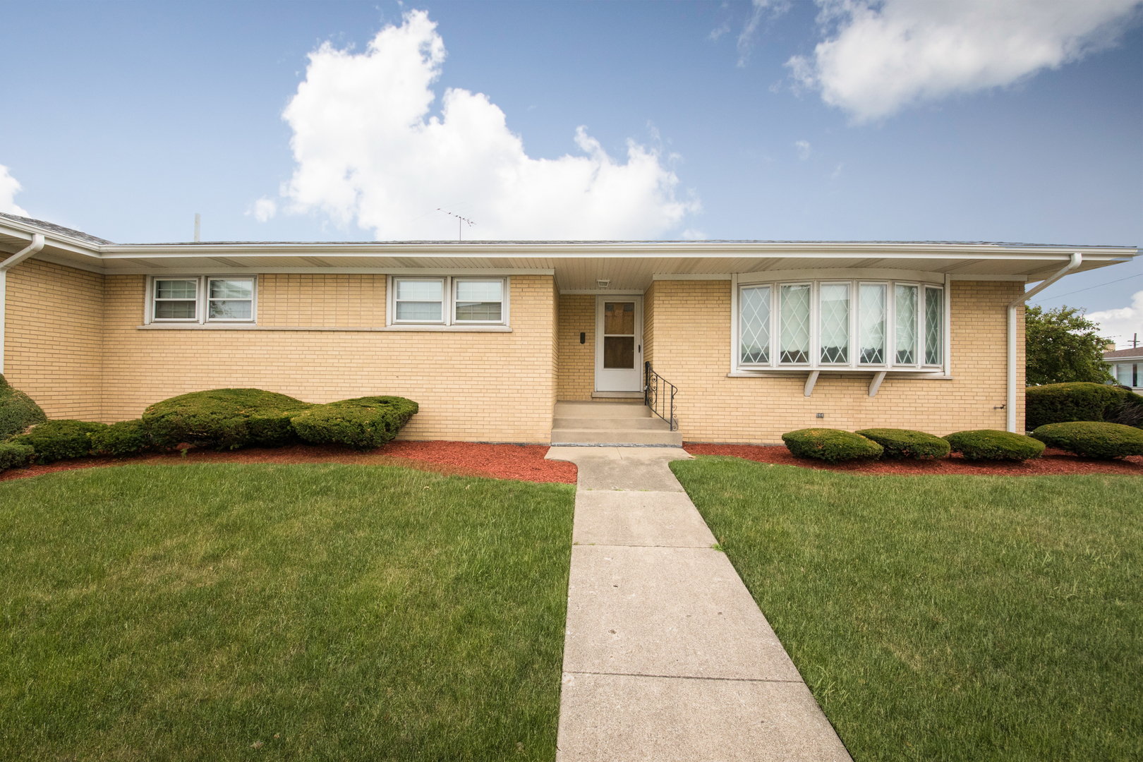 8560 W Winona Street, Chicago, IL 60656
