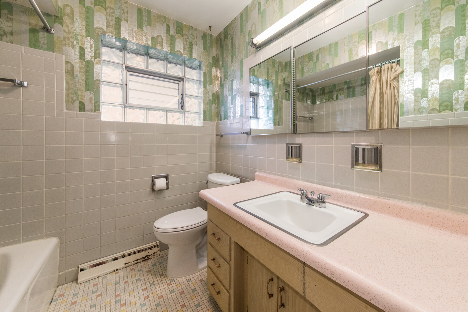 8560 W Winona Street, Chicago, IL 60656