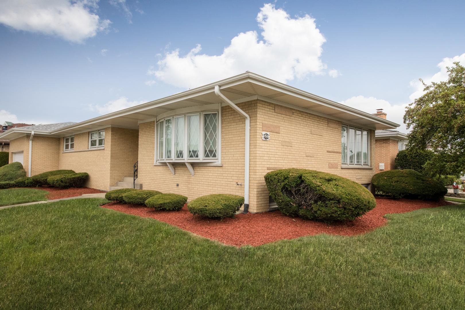 8560 W Winona Street, Chicago, IL 60656