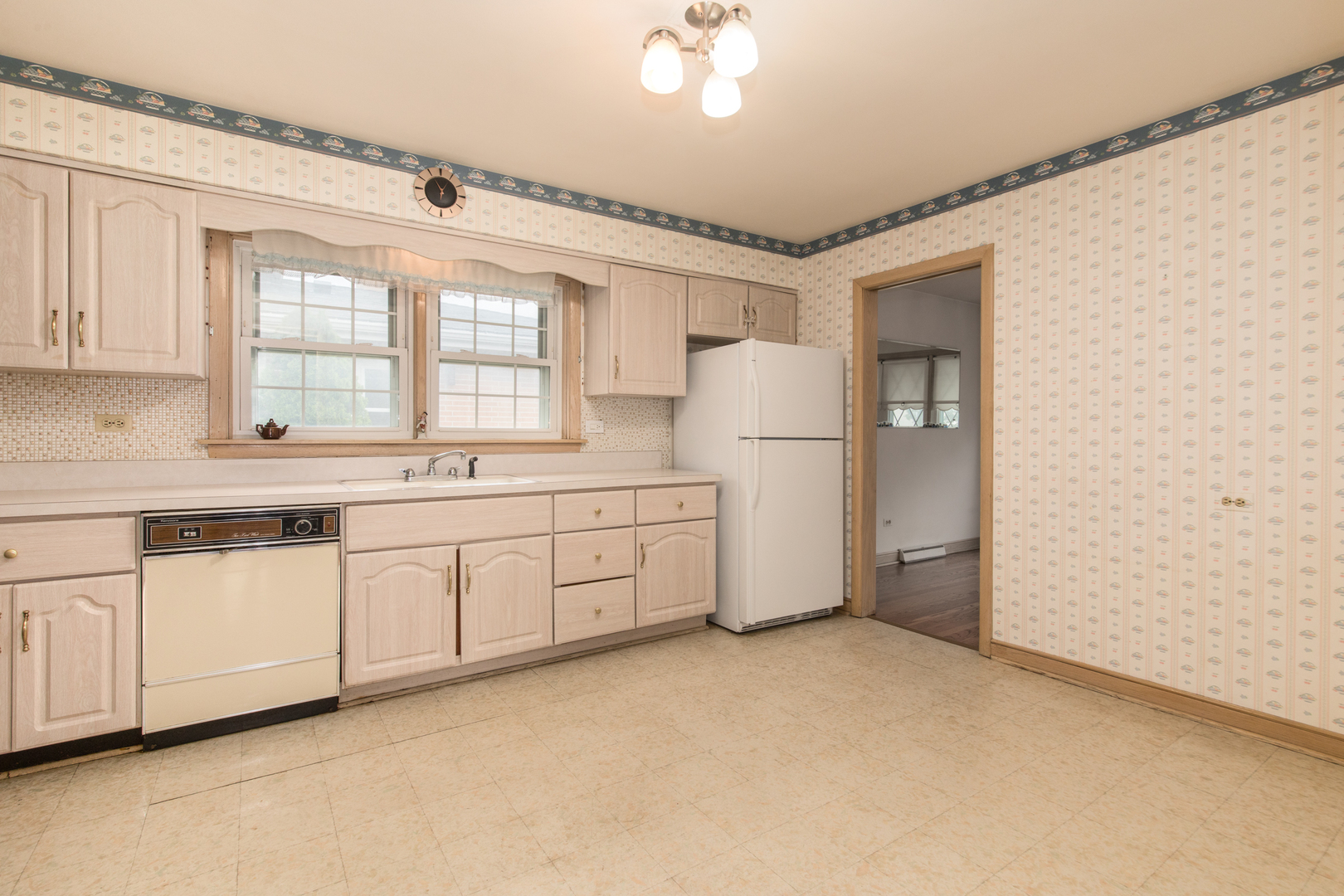 8560 W Winona Street, Chicago, IL 60656