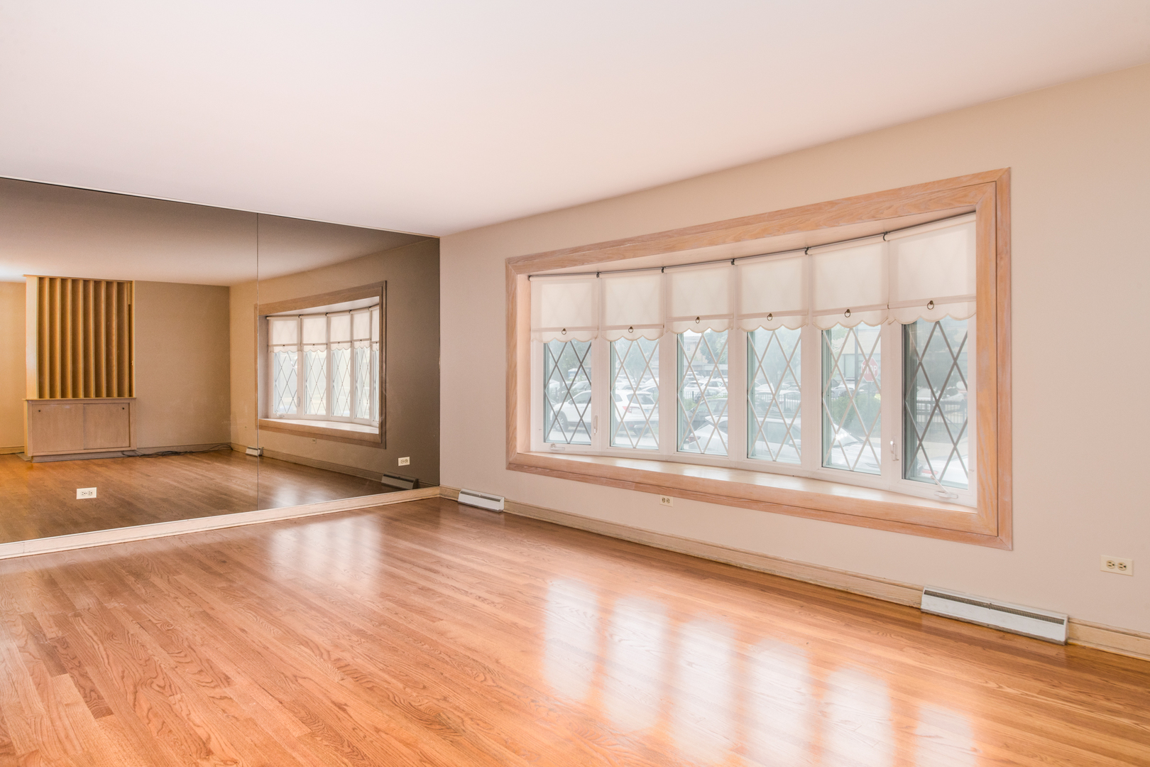 8560 W Winona Street, Chicago, IL 60656