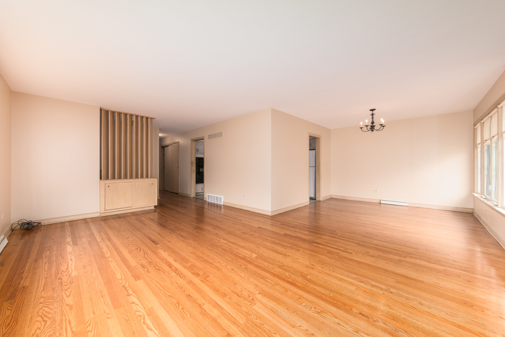 8560 W Winona Street, Chicago, IL 60656