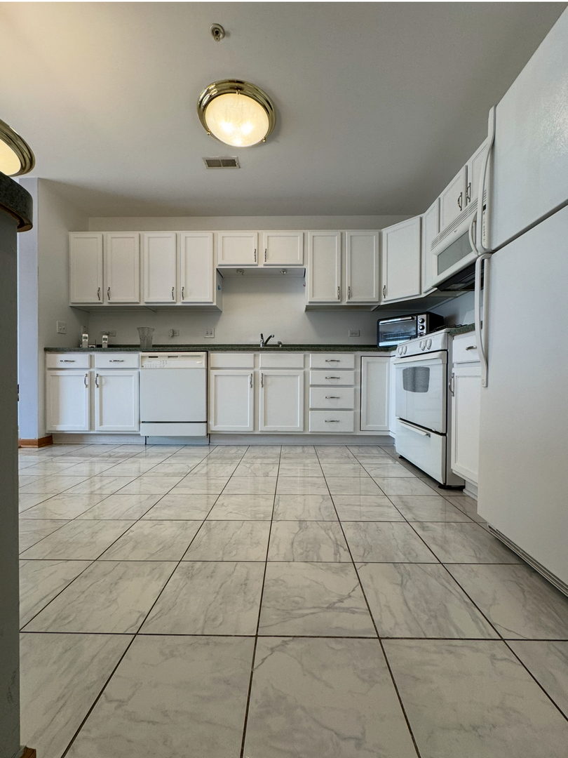 50 N Bokelman Avenue #333, Roselle, IL 60172