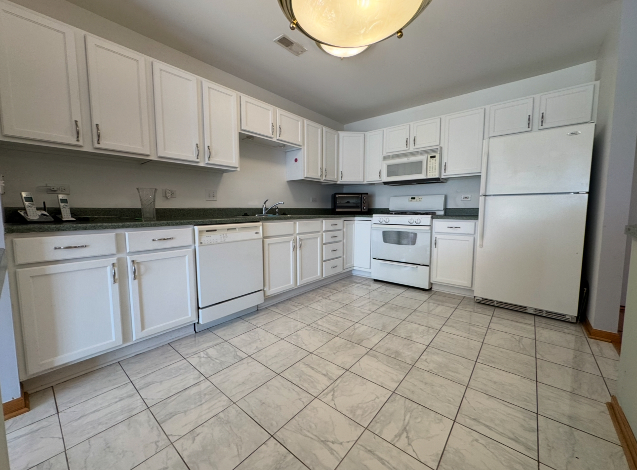 50 N Bokelman Avenue #333, Roselle, IL 60172