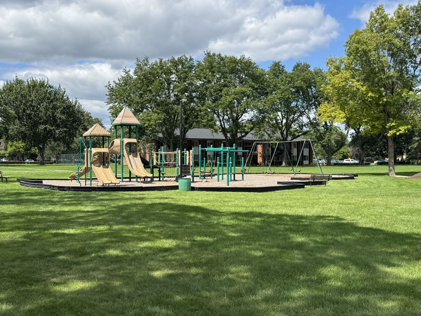 2420 E Brandenberry Court #1K, Arlington Heights, IL 60004