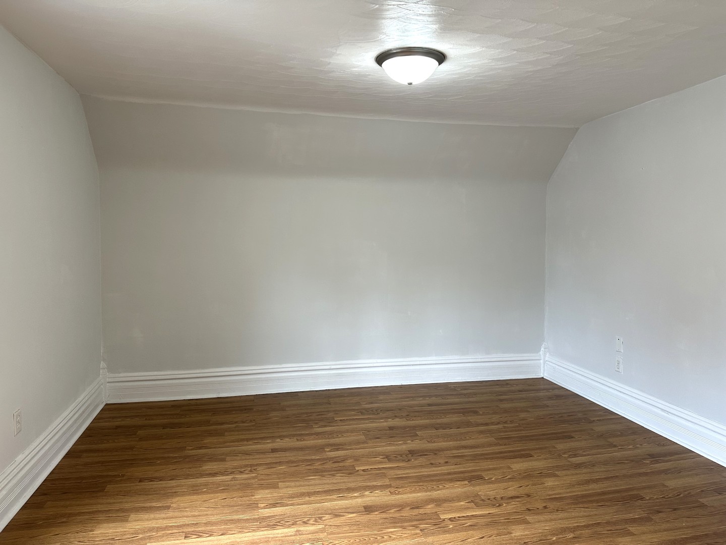 318 North Street #UPPER, Elgin, IL 60120