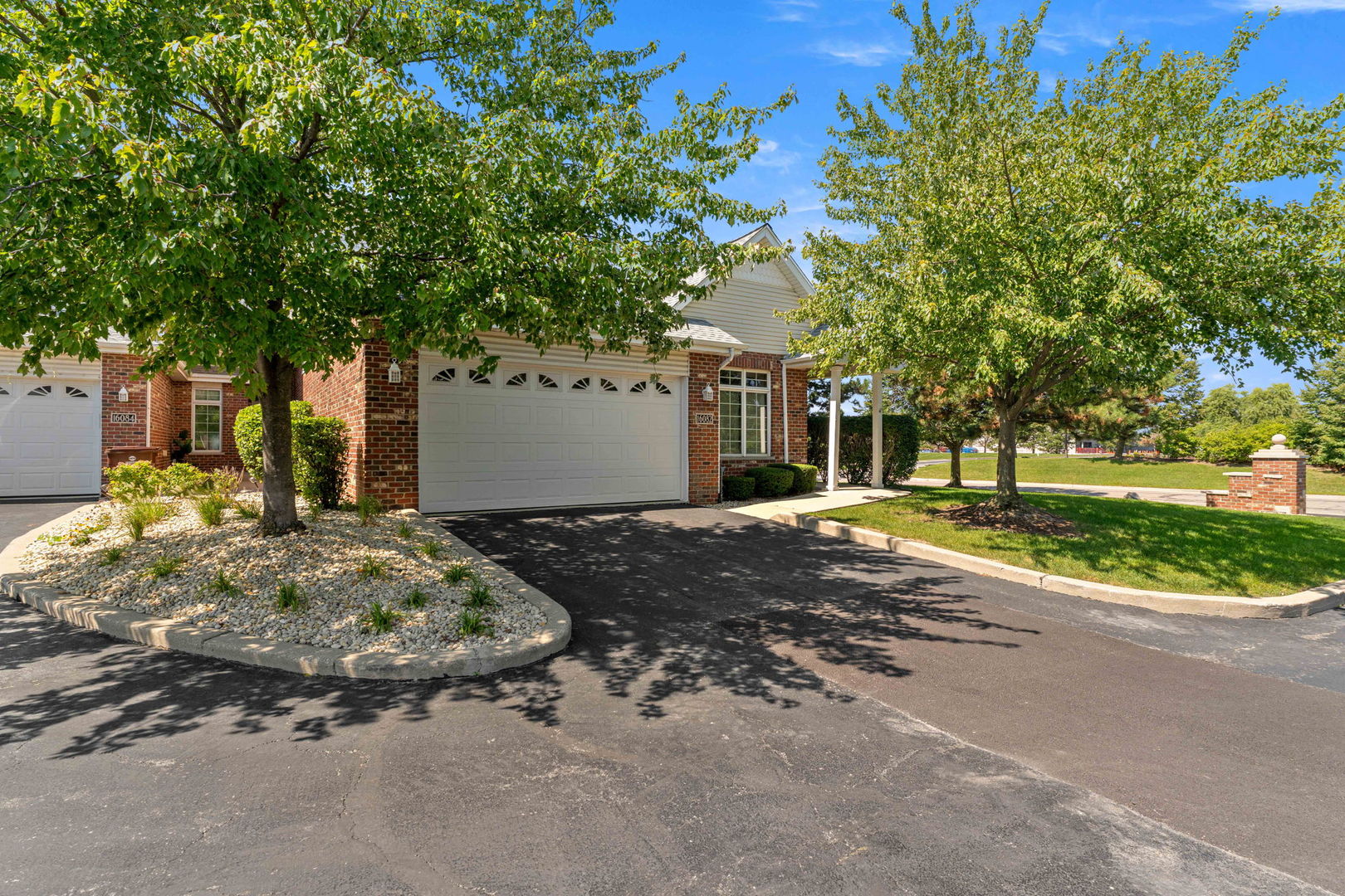 16082 Julia Courtyard, Tinley Park, IL 60477