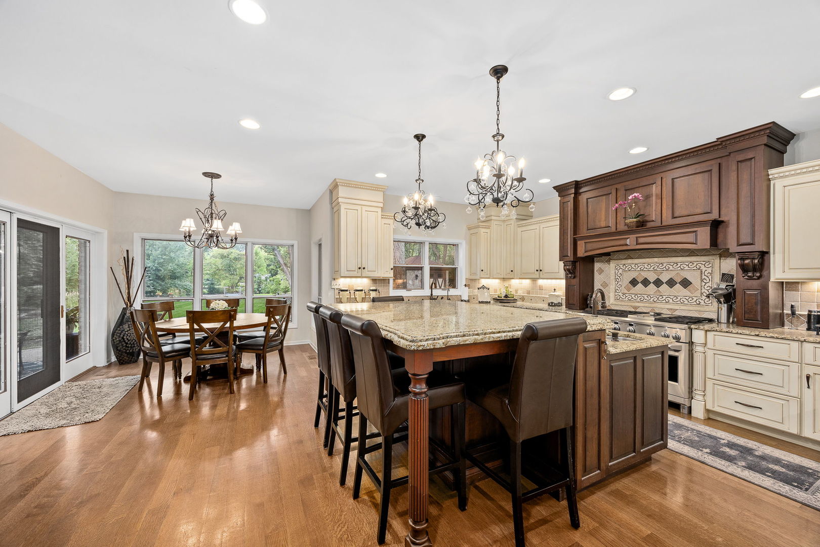5454 Lee Avenue, Downers Grove, IL 60515