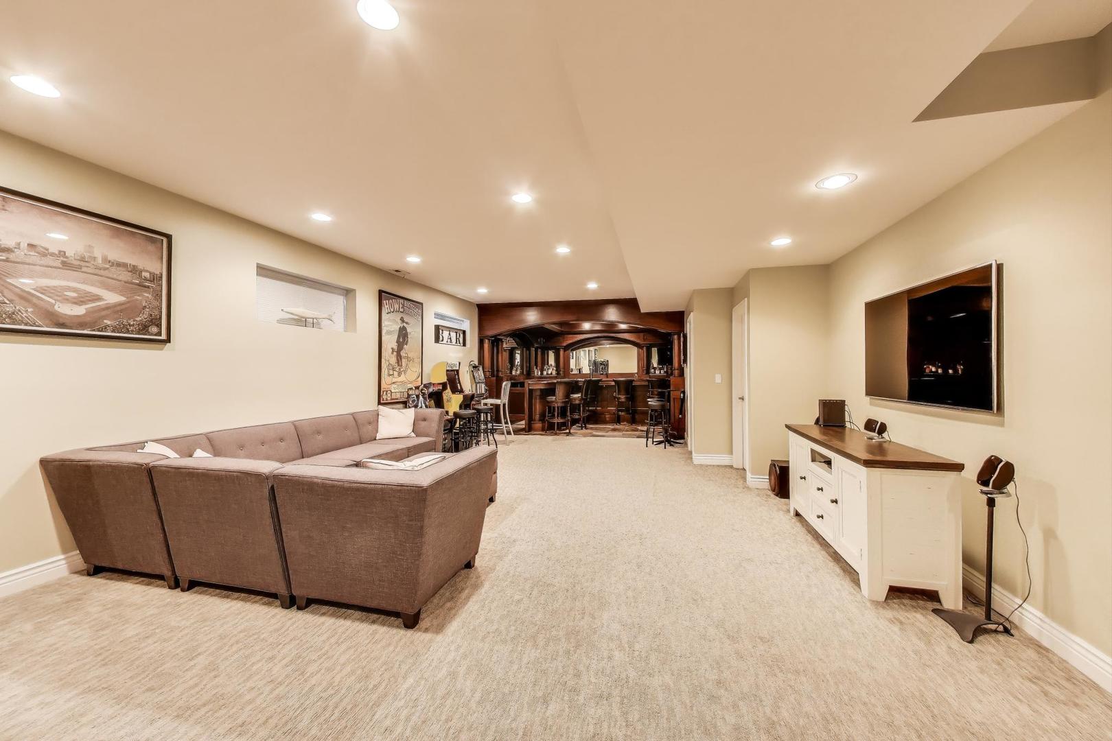 6067 N OCONTO Avenue, Chicago, IL 60631