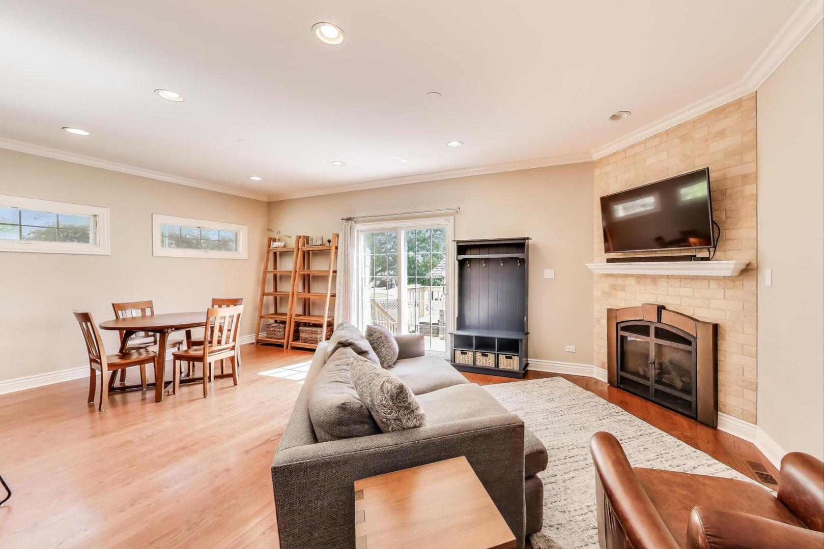 6067 N OCONTO Avenue, Chicago, IL 60631