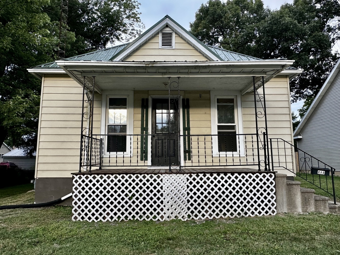 212 N Linden Street, Clinton, IL 61727