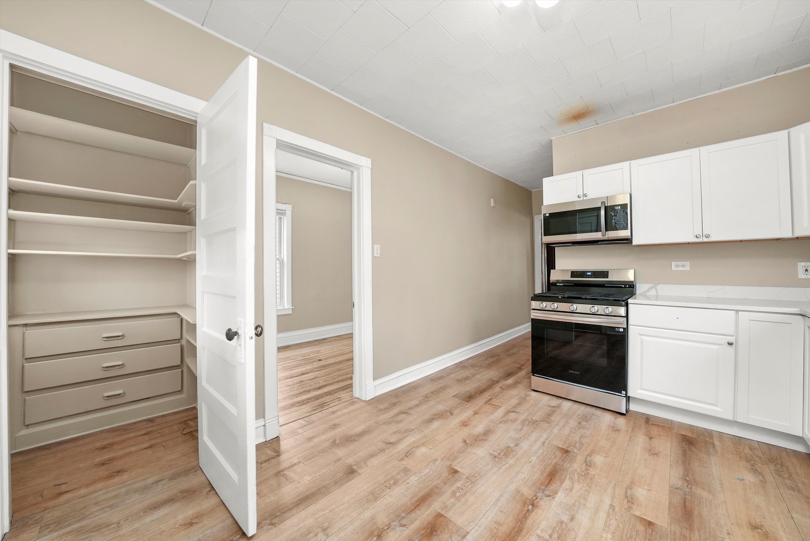 3521 W Diversey Avenue #2, Chicago, IL 60647