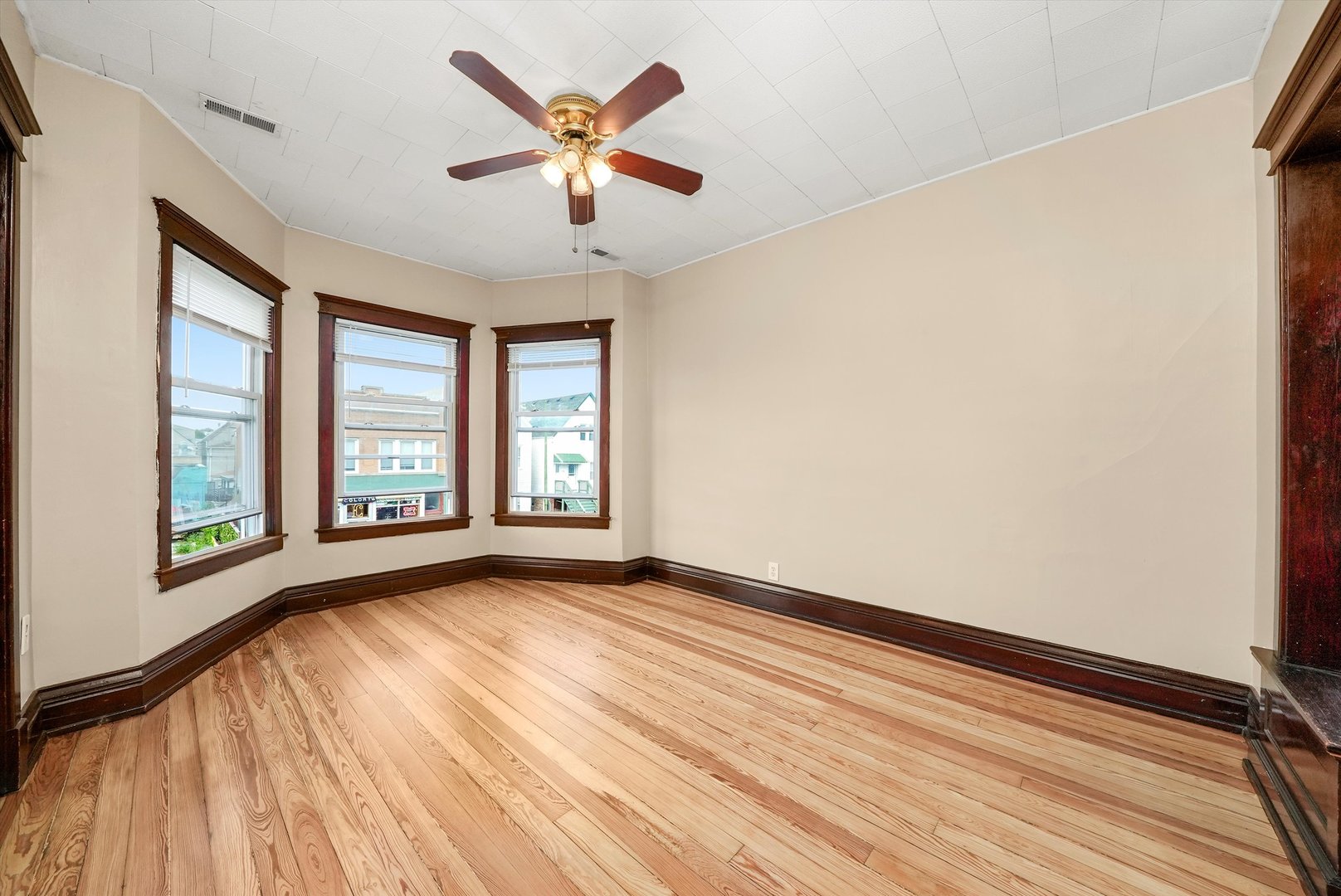 3521 W Diversey Avenue #2, Chicago, IL 60647