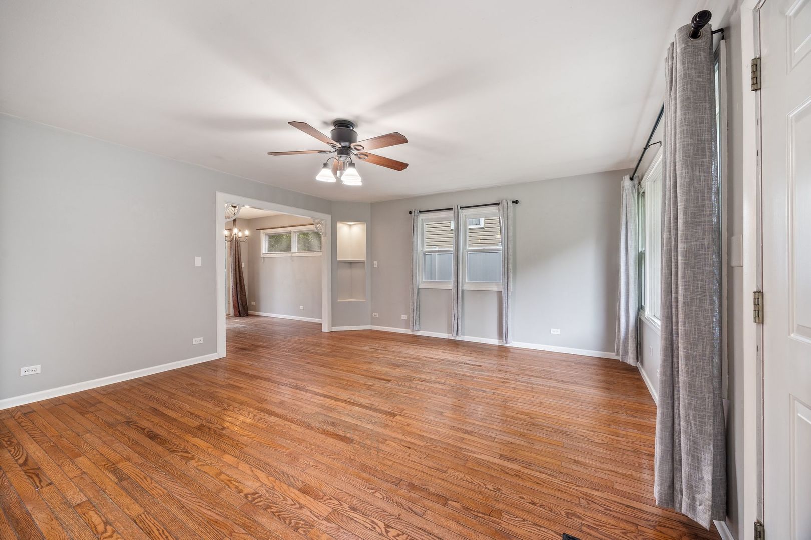 1112 Villa Vista Drive, Round Lake Beach, IL 60073