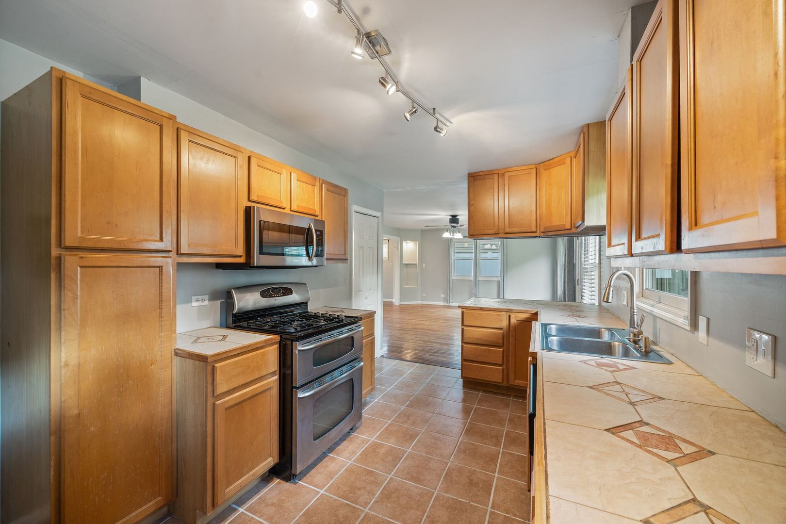 1112 Villa Vista Drive, Round Lake Beach, IL 60073