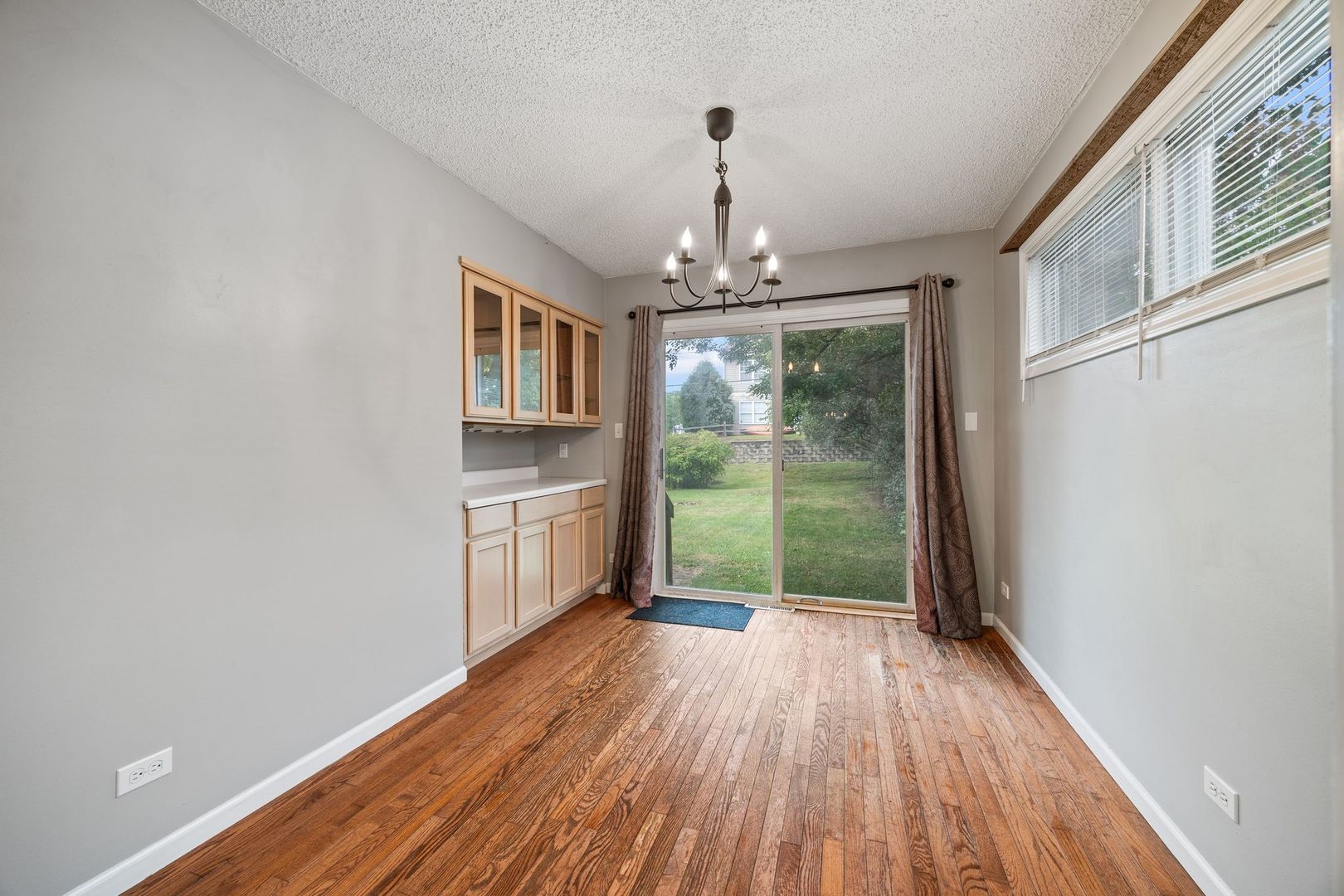 1112 Villa Vista Drive, Round Lake Beach, IL 60073