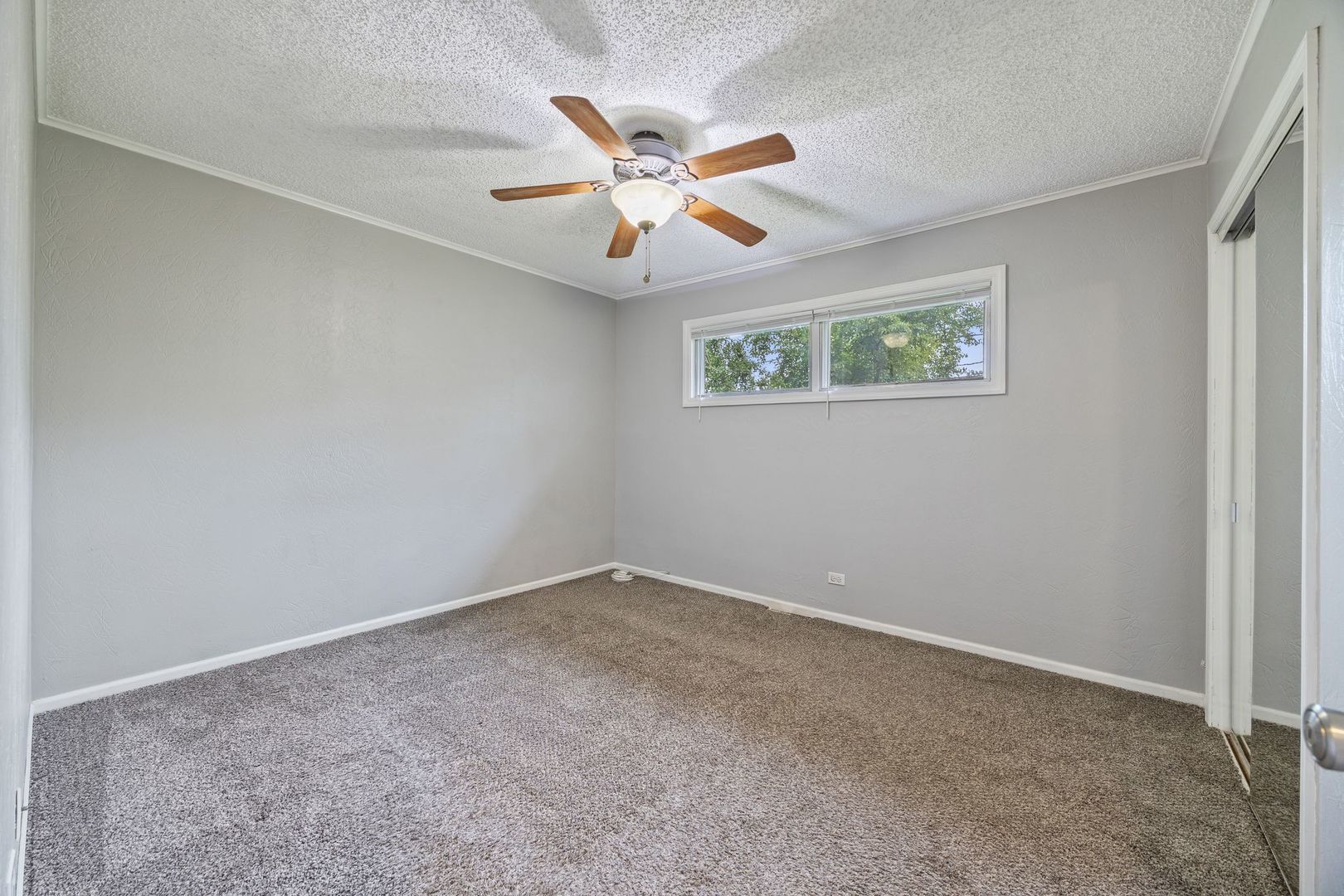 1112 Villa Vista Drive, Round Lake Beach, IL 60073