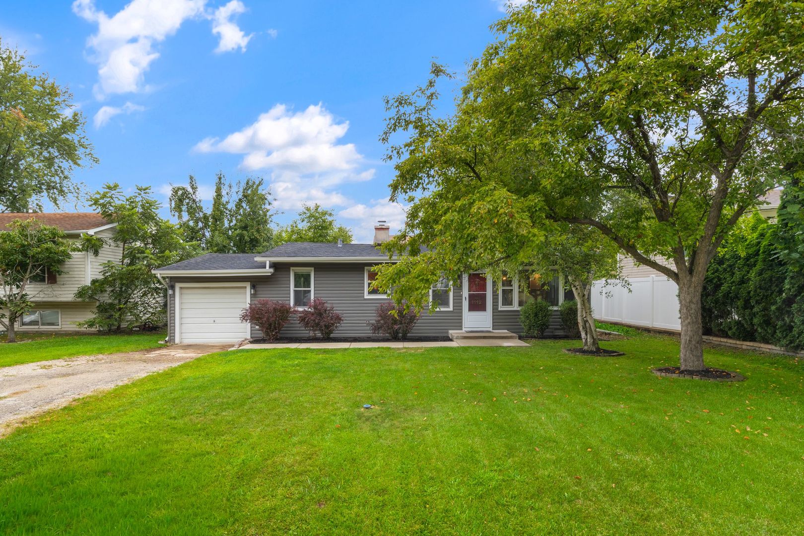 1112 Villa Vista Drive, Round Lake Beach, IL 60073