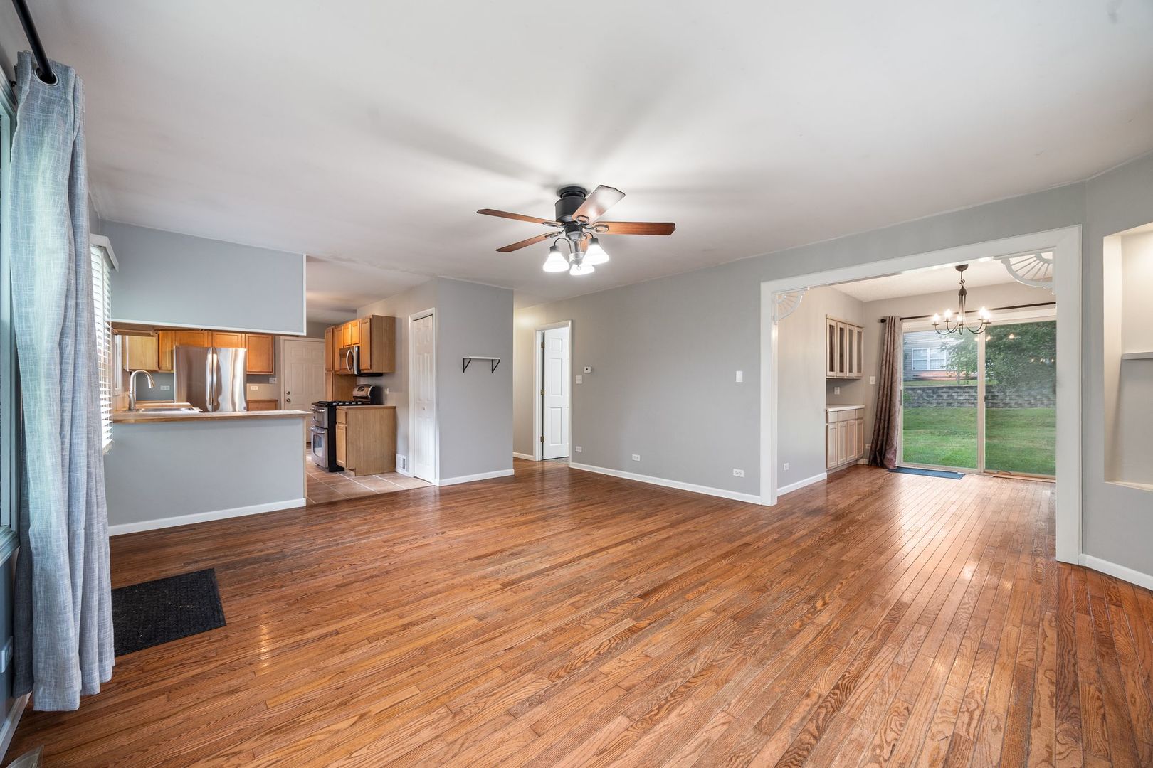 1112 Villa Vista Drive, Round Lake Beach, IL 60073