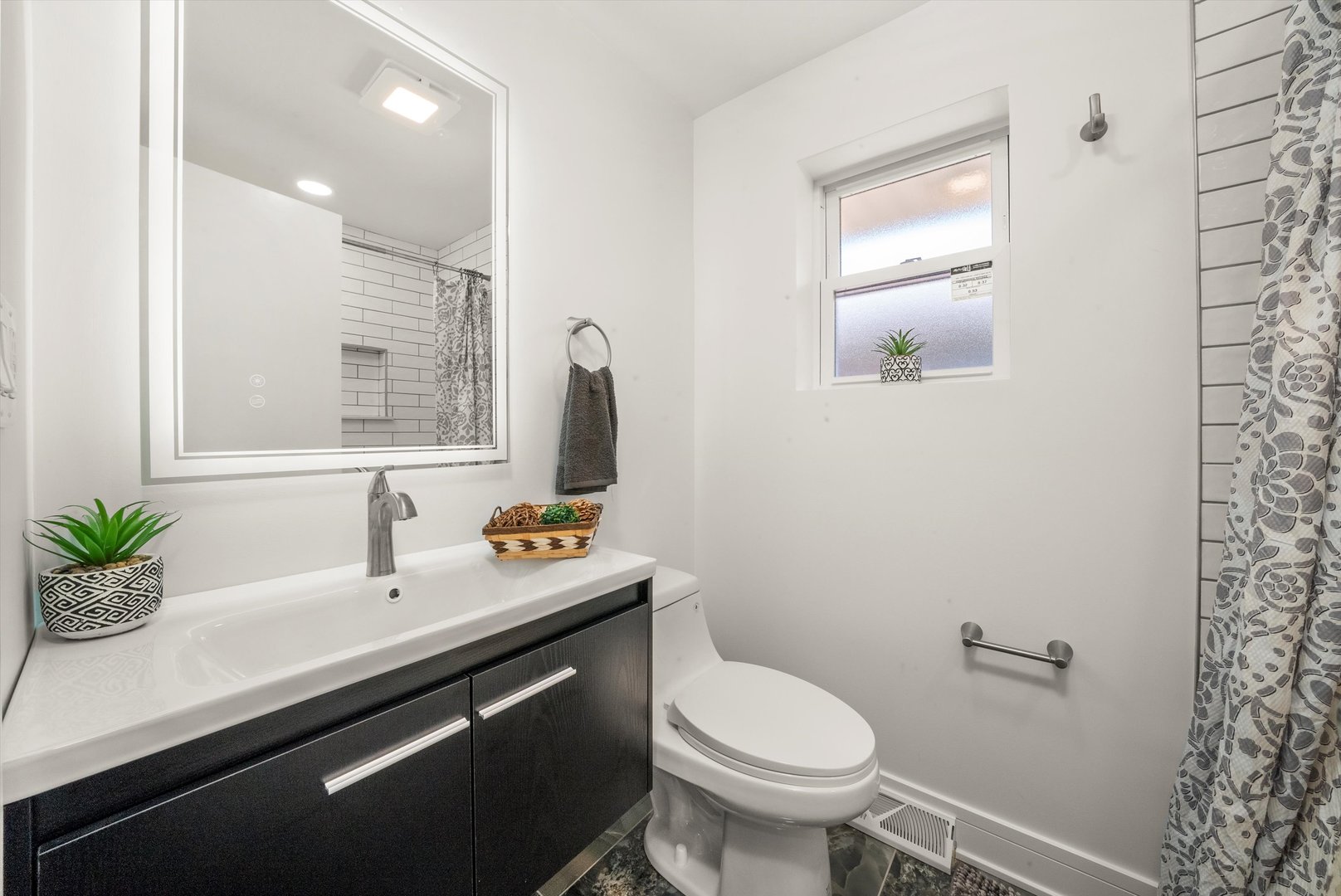 12130 S Racine Avenue, Chicago, IL 60643