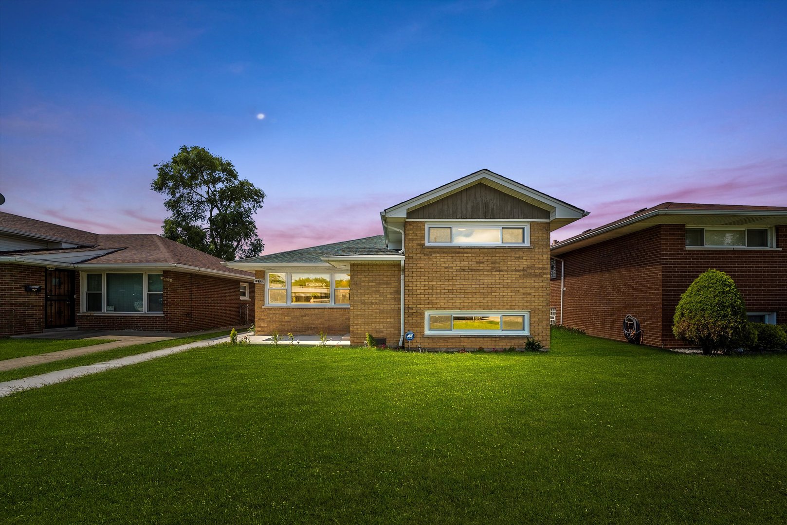 12130 S Racine Avenue, Chicago, IL 60643