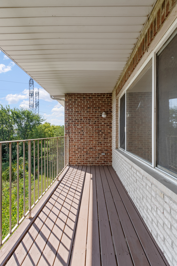 881 N Swift Road #306, Addison, IL 60101