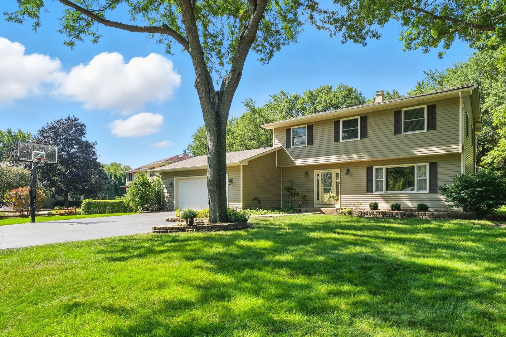 1214 Carol Crest Drive, Sleepy Hollow, IL 60118