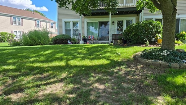 1800 Vermont Drive #315, Elk Grove Village, IL 60007