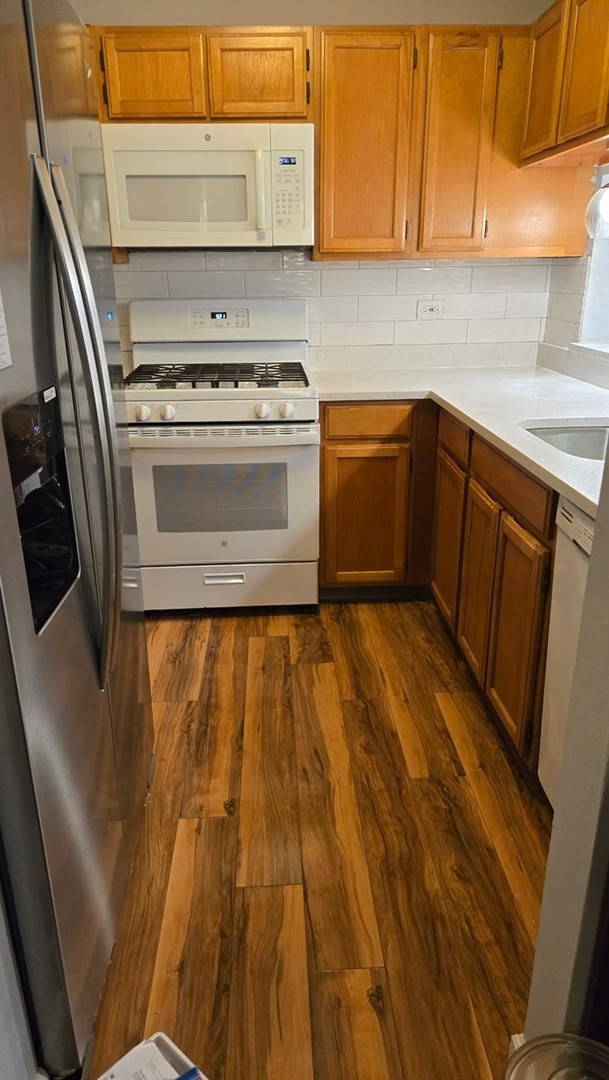 1800 Vermont Drive #315, Elk Grove Village, IL 60007