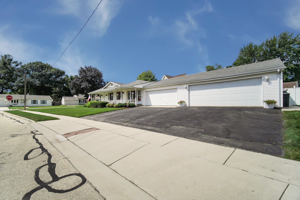 631 Hudson Avenue, Romeoville, IL 60446