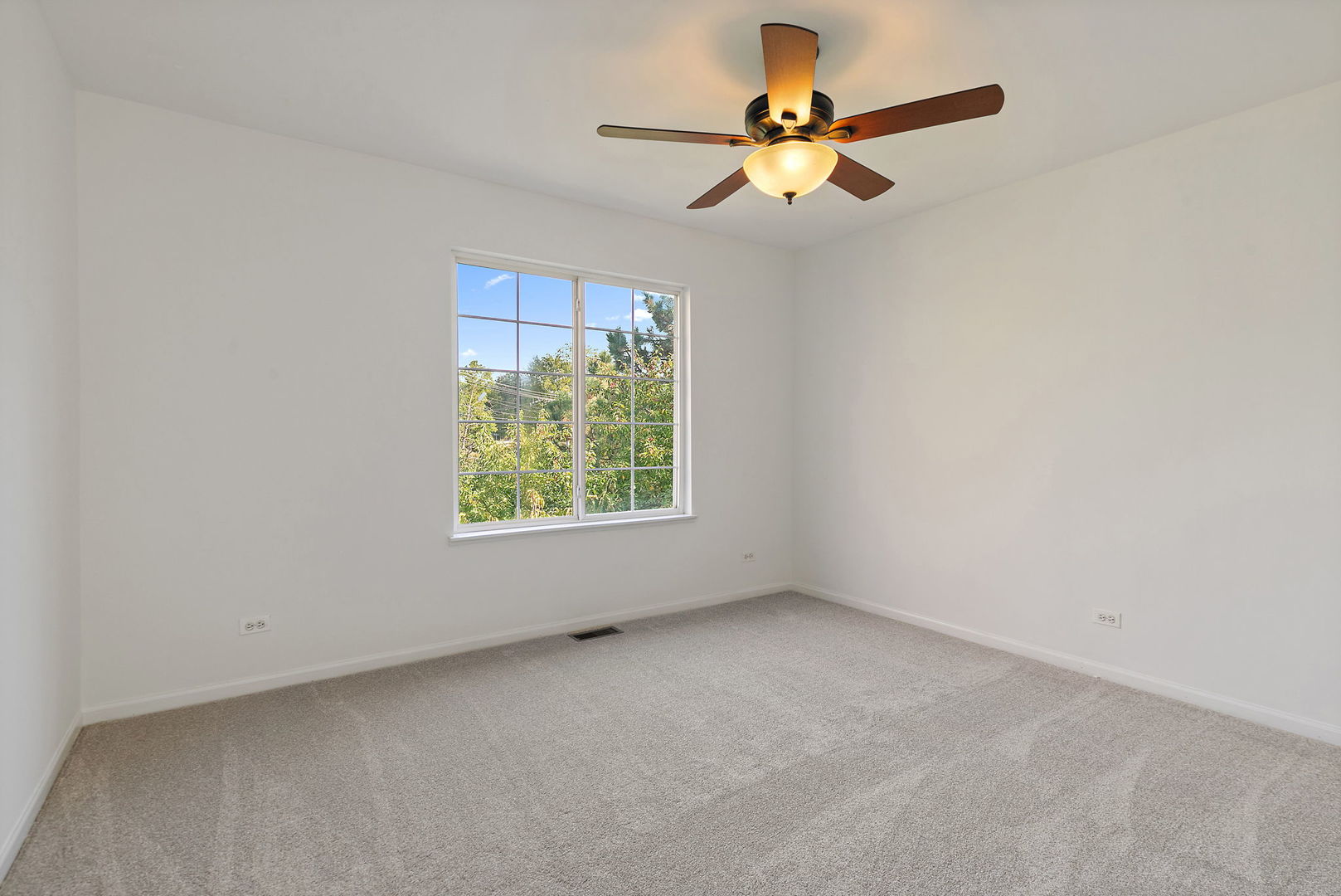 71 Monarch Drive, Streamwood, IL 60107