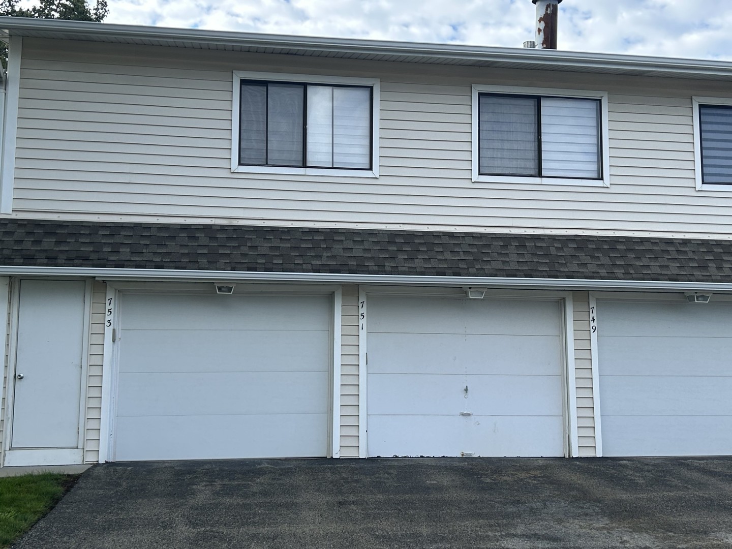 751 EDGELAKE Point, Schaumburg, IL 60194