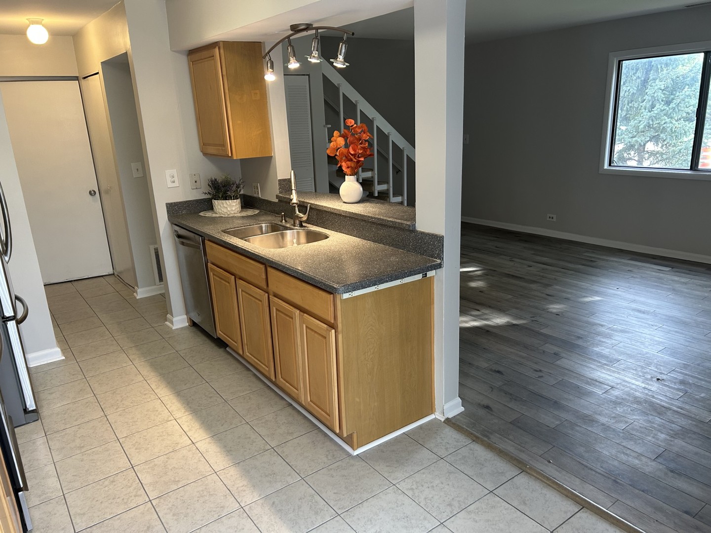 751 EDGELAKE Point, Schaumburg, IL 60194