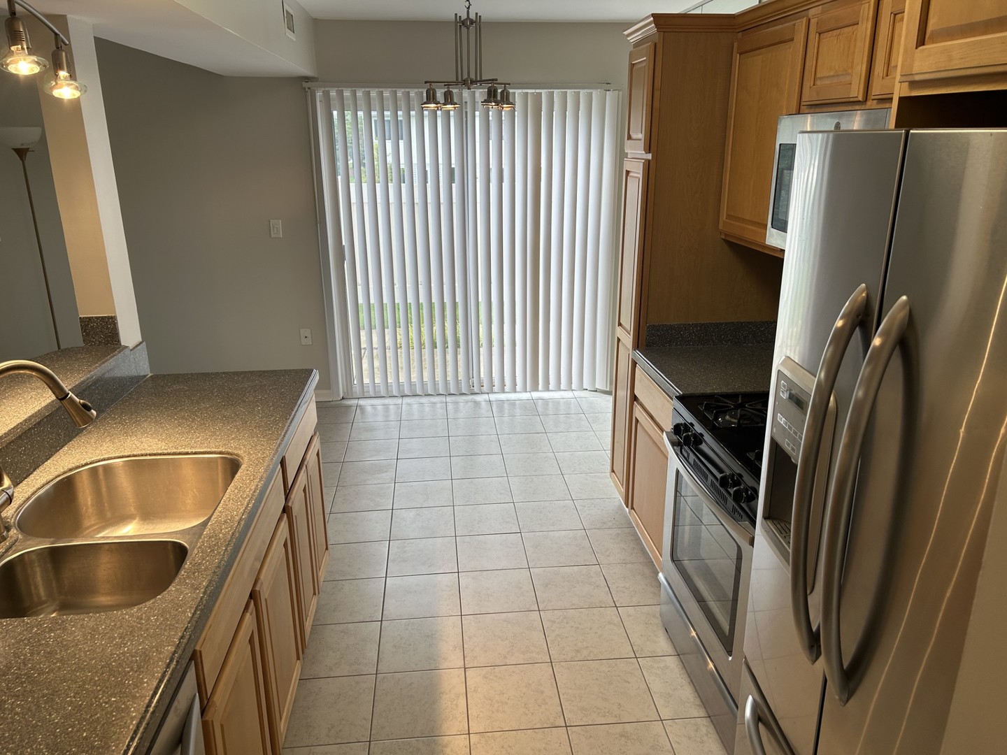 751 EDGELAKE Point, Schaumburg, IL 60194