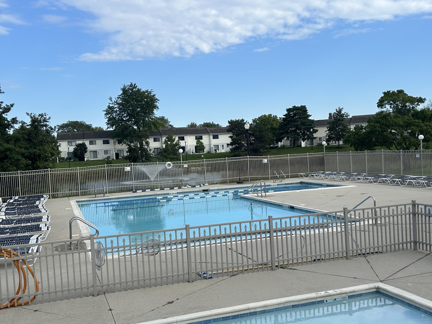 751 EDGELAKE Point, Schaumburg, IL 60194