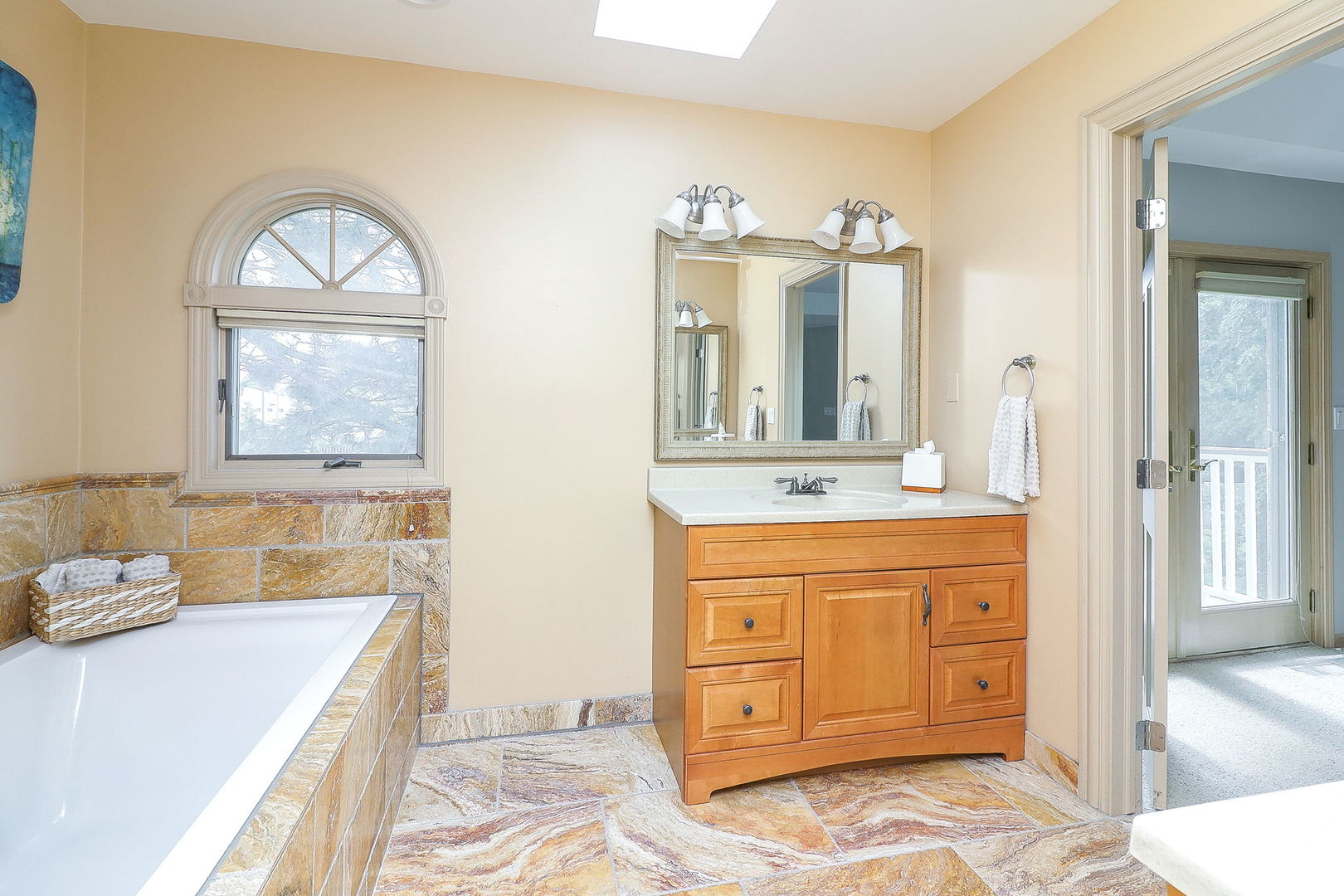 12 Meagan Lane, Lemont, IL 60439